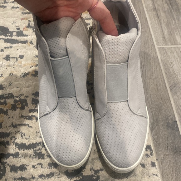 Brand new Vici wedge sneakers. Size 8.5 - Picture 2 of 5